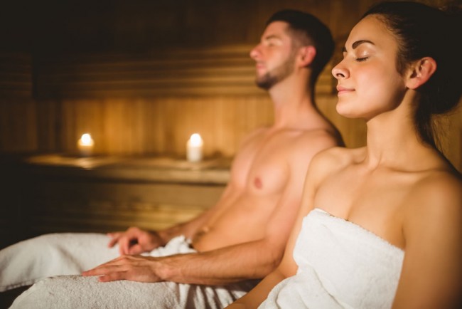Sauna, Wellness und Entspannung im Hotel Hubertushof © Shutterstock